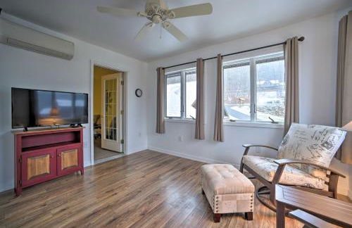 Lakefront Bolton Retreat with Balcony and Views! - Foto 28