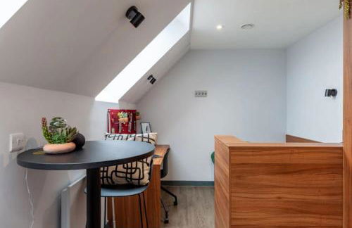 Students Only Straits Egham - 40 mins to Waterloo - Direct Bus to Heathrow - Foto 20