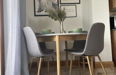 2 Bed Flat - Sleeps 6 - Pool - Garden - Parking - Photo 18