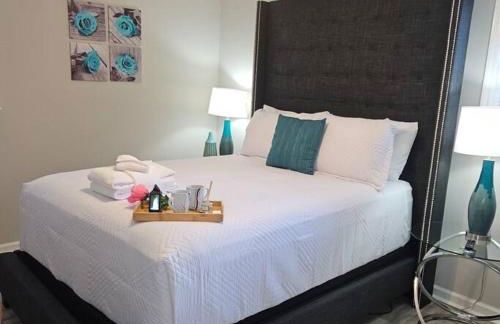 Chic Oasis: 3BR, 2BA, Private Deck - Foto 7