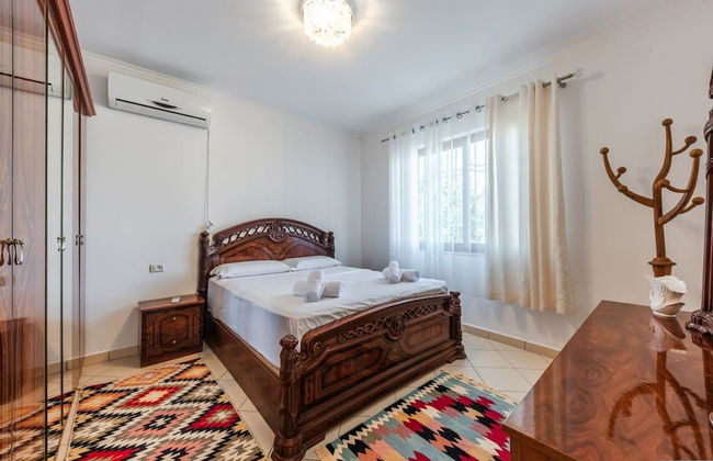 Authentic Lake View Apartment - Photo 17