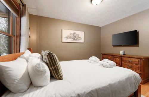 Majestic Escapes Hot Tub Firepit Deck Large Yard - Foto 18