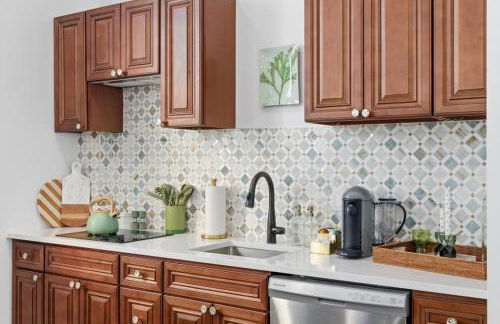 Sanctuary Historic Designer 1BR & Heated Pool - Photo 26