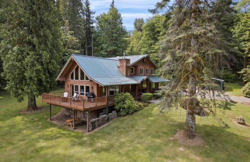 Iron Mountain - Spacious Secluded Lodge with Hot Tub & Game Room - Photo 72