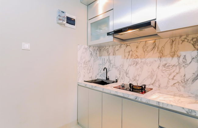Homey And Minimalist 1Br Royal Sentul Park Apartment - Photo 4