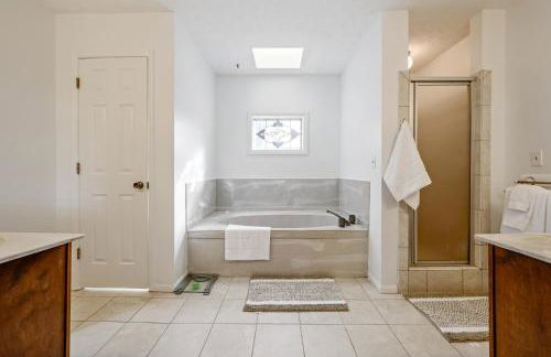 2 Story Home With Sunroom & Cozy Deck Close To KSU - Foto 12