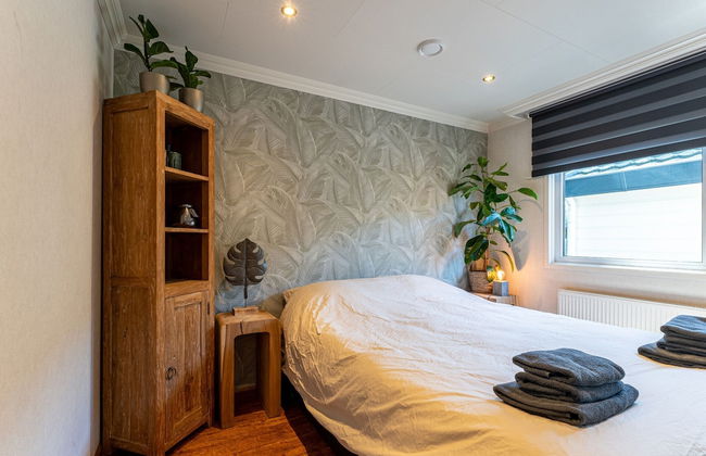 Forest Cabin With Pets - Photo 3