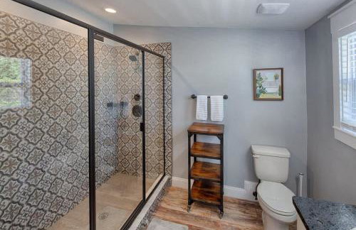 Quaint Cottage with Private Pool-Walk to Everything - Foto 17