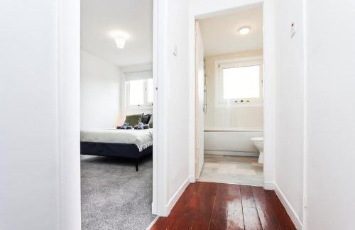 5 Individual Beds - Free Parking - Foto 26