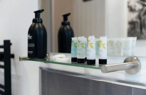 Spacious 4BR on Leafield Rd - Photo 42