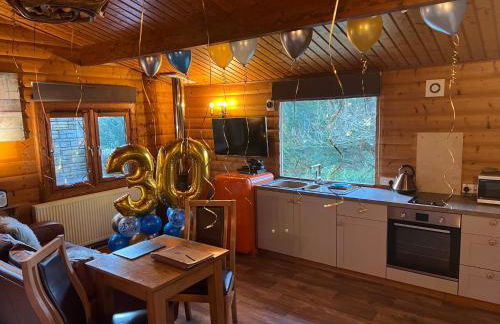 LARCHES LODGE Norwegian log cabin, wood stove & spa - Foto 14