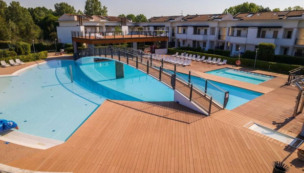 Elegant Pool-front Flat With Fenced Garden - Foto 2, Imagen principal