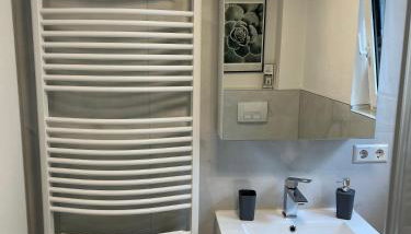 Modernes Apartment mit großer Terrasse & Parkplatz - Foto 5