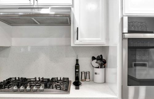 Modern Family Home w/Pool and Hot Tub - Foto 28