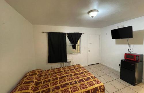 Crown Inn & Suites - Foto 21