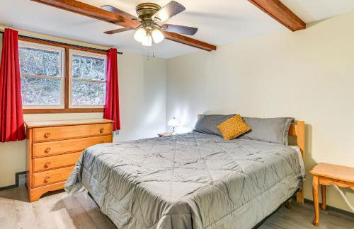 Lake-View Cabin with Furnished Deck in Hadley! - Foto 15