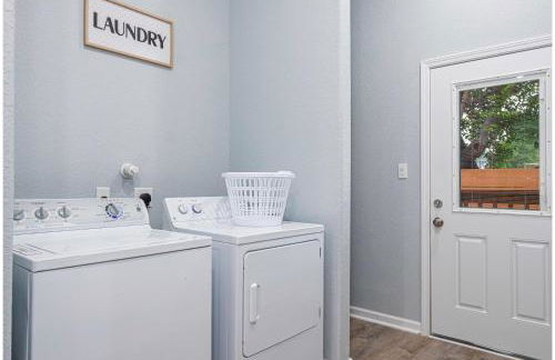 Comfort and Style 4br/3ba Near Riverwalk and Dtown - Foto 28