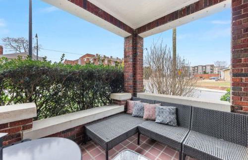 Elegant and Colorful 1BR with Covered Porch - Foto 17