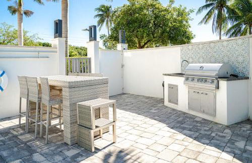 Modern Two Bedroom Suite with 2 King Beds Pool and Steps from the Beach - Foto 43