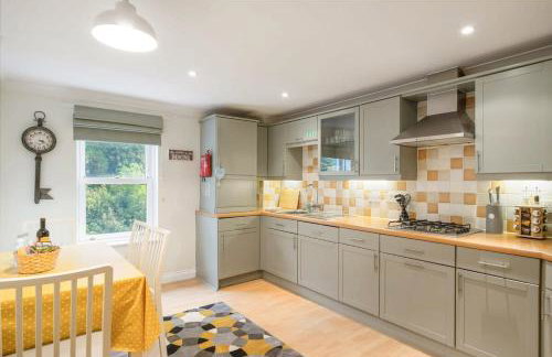 Stylish Apartment with Private Parking Torquay - Foto 9