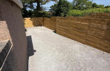 Modern 2 Bedroom Private Detached Cottage - Photo 3