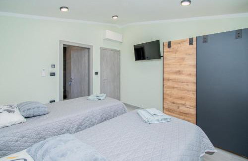 Villa Vala with a large yard near Pula - by Istrabook - Foto 40