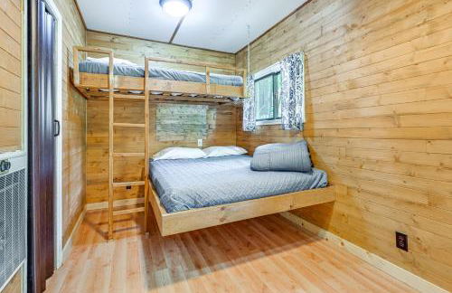 Lakefront Cabin with Fire Pit, Dock, and Boat Rental - Foto 14