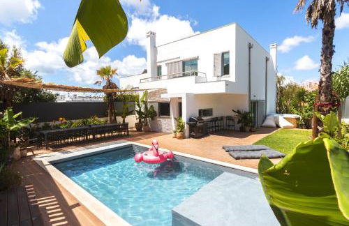 Beach Villa - 16min to Downtown - 30 PPL - Foto 1