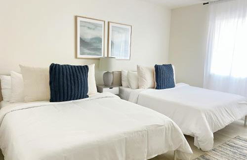 Spacious home with pool, fireplace, outdoor deck - Foto 24