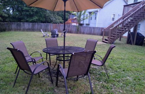 Lovely 5 Bedrooms, 3 Full Baths Home Near Parks! - Foto 36