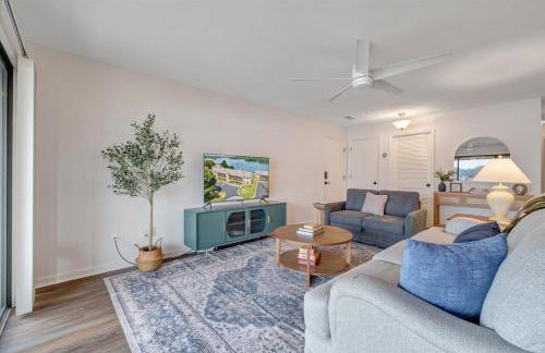 Lake Vibes - Pet Friendly Lakefront Condo! - Photo 8