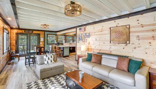 Private Island Home in Belding with Dock and Grill! - Foto 5