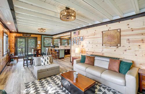 Private Island Home in Belding with Dock and Grill! - Foto 5