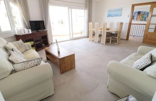 Disfruta de esta casa con fantásticas vistas, piscina y jardín privado situada en Can Isaac, Palau Saverdera, Costa Brava - ES-366-6 - Foto 14