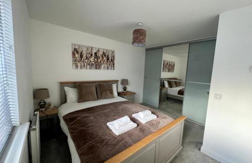 Beautiful 4-Bedroom House with Private Garden & Parking - Foto 1