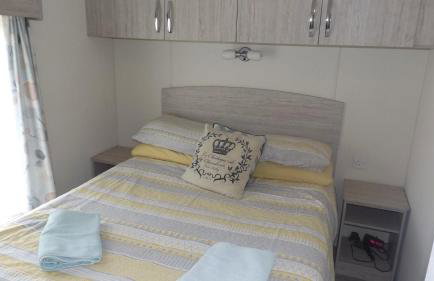 Cosy 3 Bedroom Lodge at Avonvale Holiday Park - Photo 3