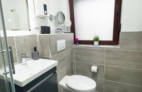 MOIN Apartments - Privater Parkplatz & Balkon, WiFi und TV - Foto 22