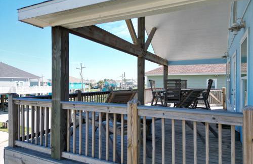 3BR Beach Retreat - Tiki Bar, Ocean Deck, Pet-Friendly & Sleeps 10 - Foto 8