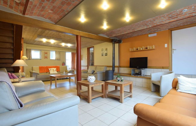 Luxury House with Indoor Pool, Sauna, Hot Tub - Photo 16