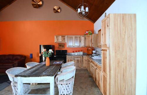 Mountain Meltdown - Pet Friendly, Grill, Wifi, Fire Pit, EV Station -Shared Space - Grill, Fire Pit, Covered Porch, Fountain Pond - Foto 6