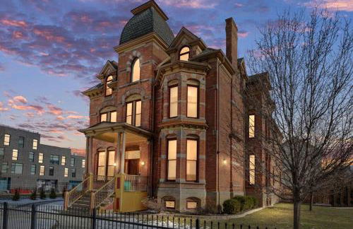 Lumber Barons Detroit Brush Park Penthouse 3BR 2 Kings 1 Queen 2 Baths 1 Car Garage - Photo 1