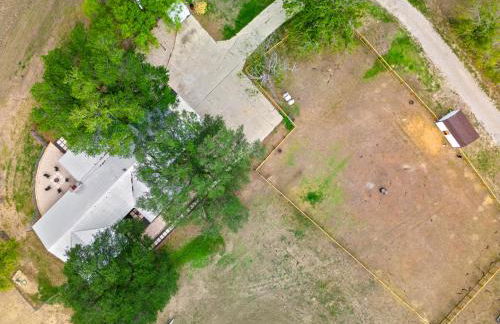 Farm Retreat with Jacuzzi, Fire Pit, Mini Goats, Mini Ponies and Mini Cows - Foto 44