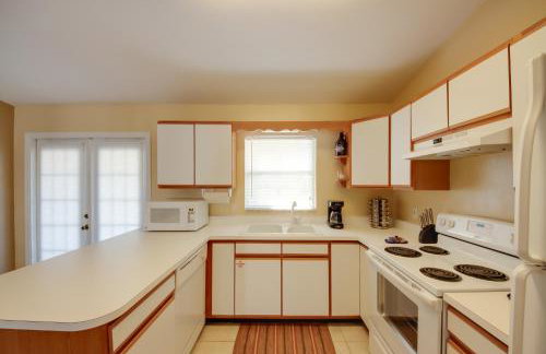 Screened Porch and Pool Access Cozy Sebring Condo - Foto 12