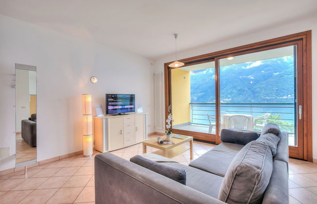 Va Pensiero sul lago Stunning View - Photo 10