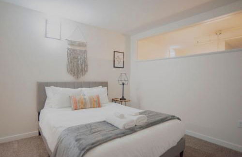 CozySuites The Block - Direct Skybridge Access #2 - Foto 17