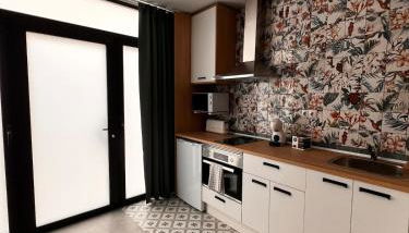 R10 Trabajo Descanso Premium Junto a Metro Madrid - Photo 3