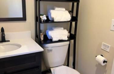 Theos Cottage Niagara - Photo 26