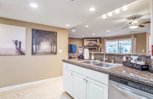 AWESOME 3BR 1 Block To Ocean Fast WIFI C1 - Photo 14