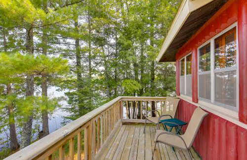 Cozy Lakefront Cabin with Indoor Gas Fireplace! - Foto 18