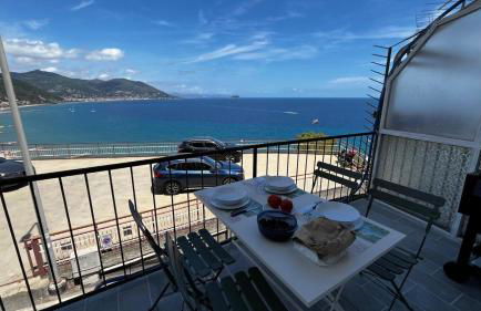 Stupenda vista mare a Laigueglia con posto auto - Foto 36